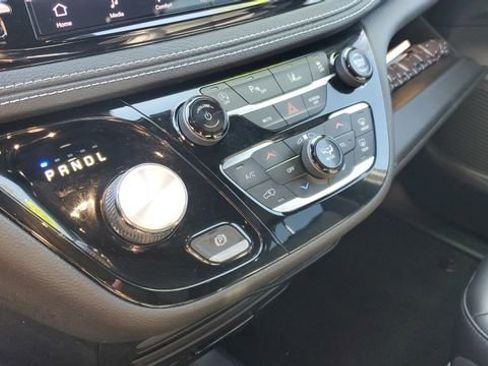 Used 2023 Chrysler Pacifica Touring-L w/ S Appearance Package image 17