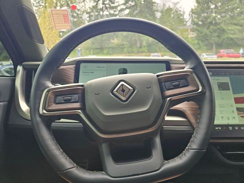 Used 2023 Rivian R1S Adventure AWD/4WD image 30