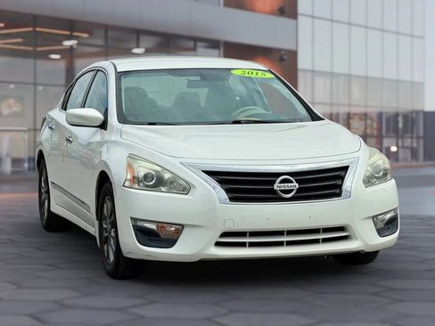 Used 2015 Nissan Altima 2.5 S w/ Sport Value Package FWD image 1