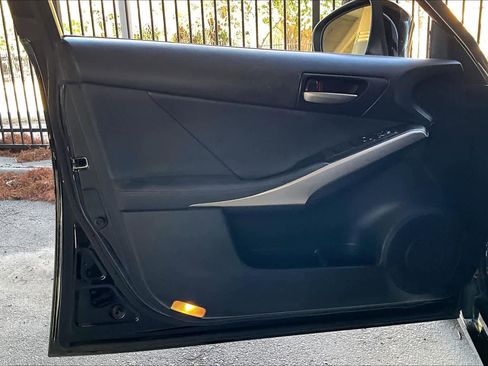 Used 2019 Lexus IS 300 F Sport image 21