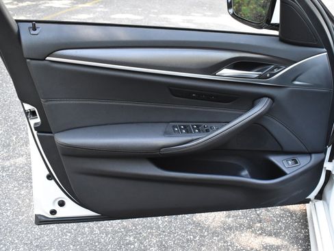 Used 2022 BMW 530i xDrive w/ M Sport Package image 23