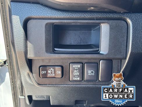 Used 2018 Toyota Tacoma TRD Off-Road AWD/4WD image 31
