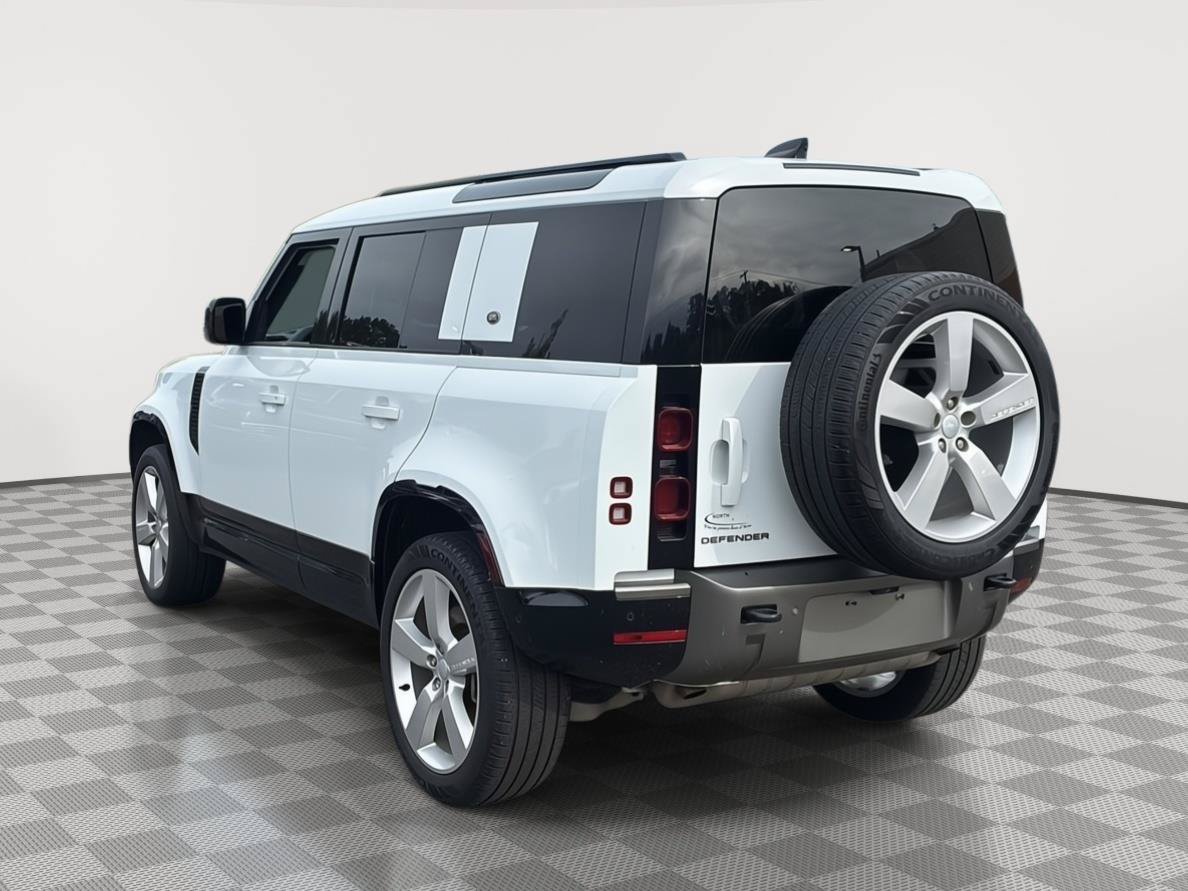 Used 2024 Land Rover Defender 110 X-Dynamic SE AWD/4WD image 7