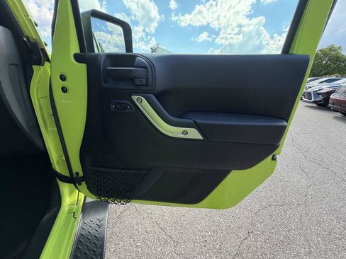 Used 2016 Jeep Wrangler Unlimited Rubicon AWD/4WD image 28