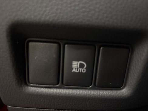 Used 2021 Toyota C-HR XLE image 16