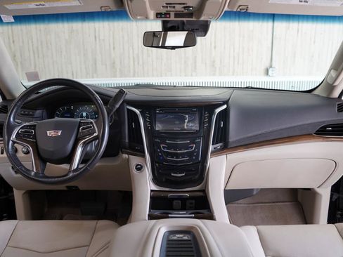 Used 2019 Cadillac Escalade ESV Premium Luxury w/ LPO, Radiant Package AWD/4WD image 17