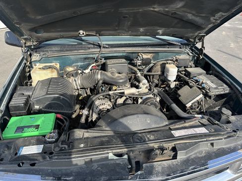 Used 1997 Chevrolet Suburban 4WD w/ Preferred Equipment Group 2 image 17
