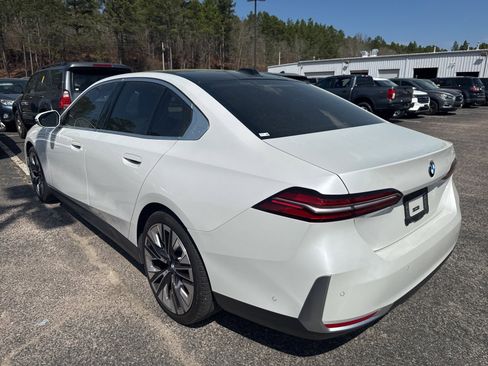 Used 2024 BMW 530i w/ Executive Package image 5