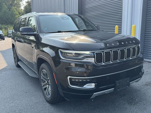 Used 2024 Jeep Wagoneer L Series II w/ Flexible Seating Group AWD/4WD image 3