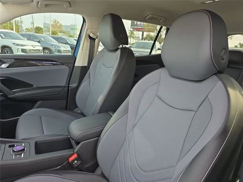 New 2026 Volkswagen Tiguan SE image 13