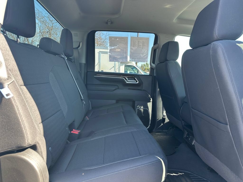 Used 2025 Chevrolet Silverado 2500 LT w/ Convenience Package AWD/4WD image 14