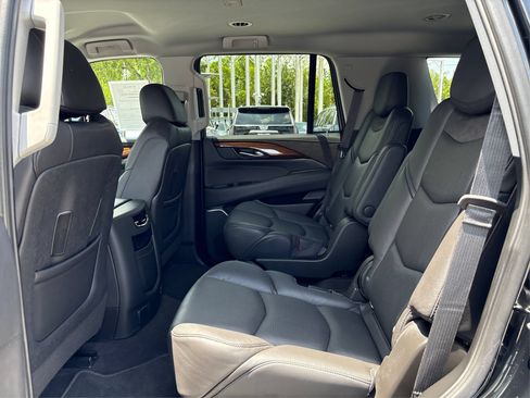 Used 2020 Cadillac Escalade 2WD image 12