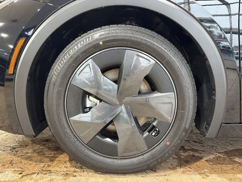 New 2026 Toyota Prius Plug-In Hybrid image 10