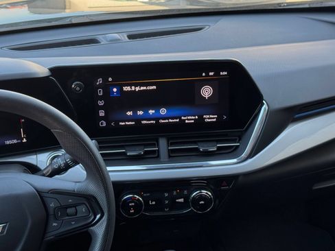 Used 2025 Chevrolet Trax LT FWD image 18