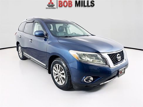 Used 2015 Nissan Pathfinder SL image 1