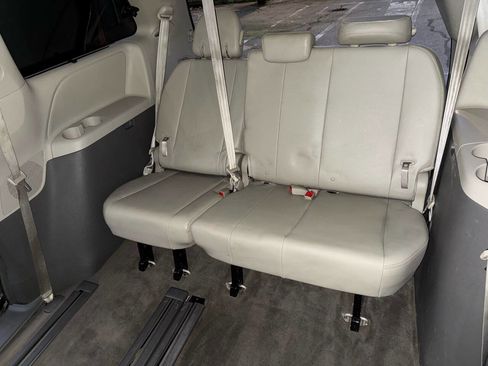 Used 2014 Toyota Sienna XLE image 12