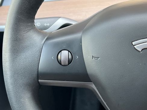 Used 2023 Tesla Model Y Long Range AWD/4WD image 26
