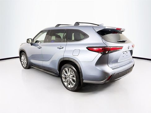 Used 2023 Toyota Highlander Limited AWD/4WD image 5