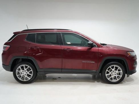 Used 2022 Jeep Compass Latitude image 9
