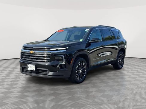 Used 2026 Chevrolet Traverse LT w/ Sun and Wheel Package AWD/4WD image 3