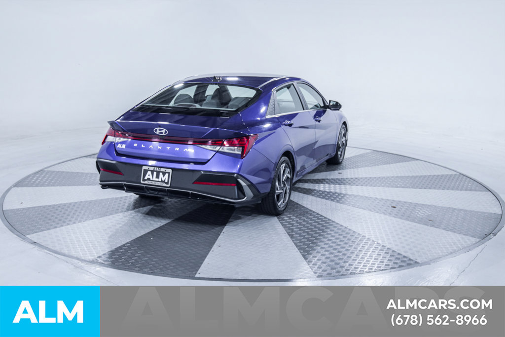 Used 2025 Hyundai Elantra SEL FWD image 9