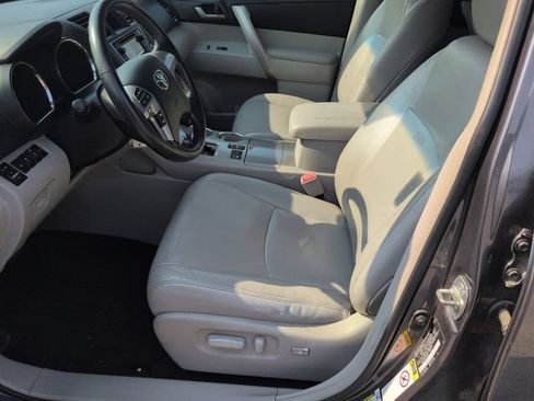 Used 2013 Toyota Highlander SE AWD/4WD image 14