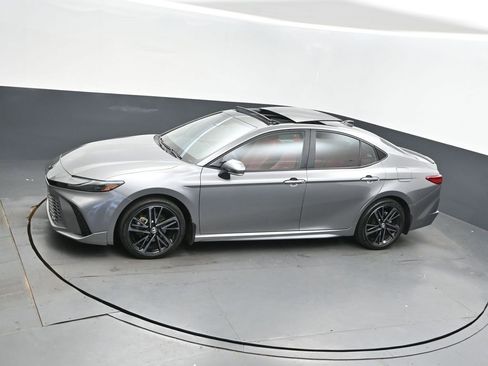 Used 2025 Toyota Camry XSE image 31