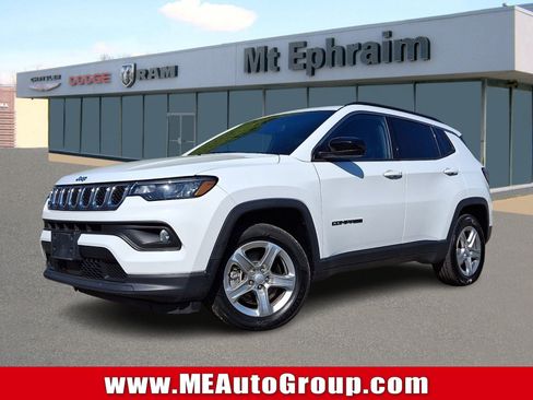 Used 2024 Jeep Compass Latitude AWD/4WD image 1