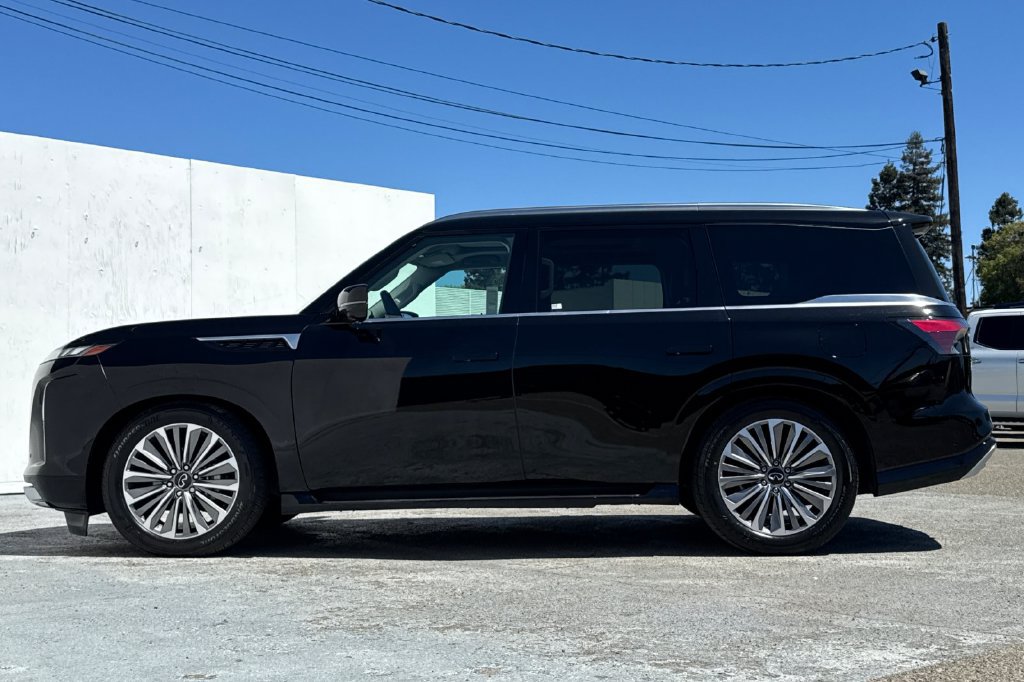 Certified 2025 INFINITI QX80 Luxe RWD image 6