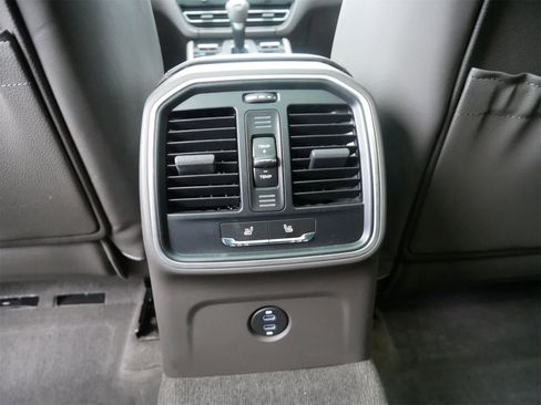 Used 2025 Porsche Macan image 13