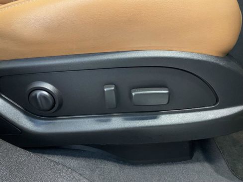 Used 2013 Chevrolet Traverse LTZ image 25