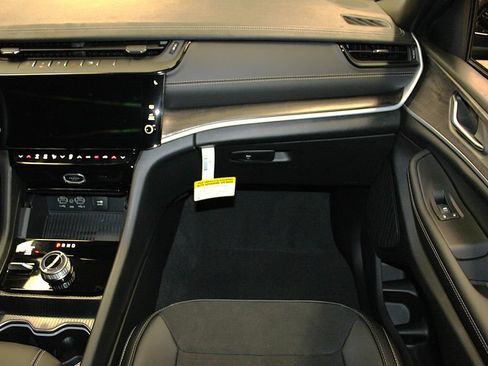 New 2026 Jeep Grand Cherokee Altitude AWD/4WD image 31