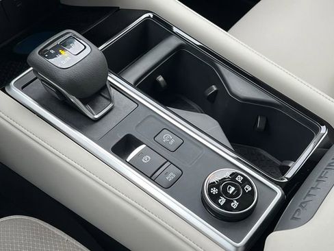 New 2026 Nissan Pathfinder SL image 27