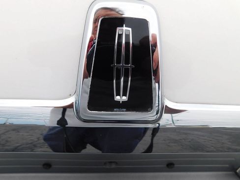 Used 2003 Lincoln Town Car Cartier RWD image 39