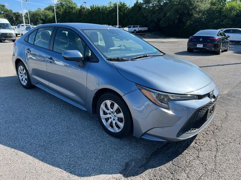 Used 2021 Toyota Corolla LE w/ Carpet Mat Package (TMS) FWD image 3