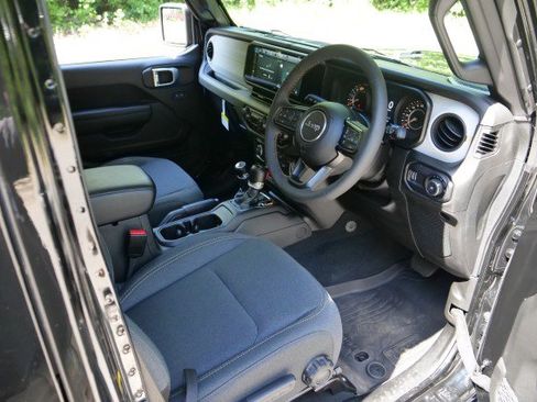 Used 2024 Jeep Wrangler Unlimited Sport w/ Convenience Group AWD/4WD image 3