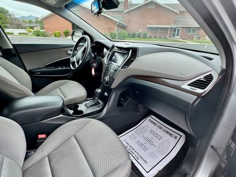 Used 2017 Hyundai Santa Fe SE image 14