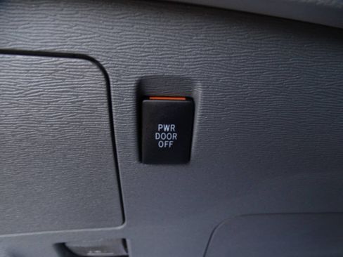 Used 2018 Toyota Sienna LE AWD image 20