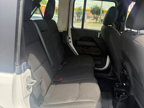 Used 2020 Jeep Wrangler Unlimited Sahara AWD/4WD image 20