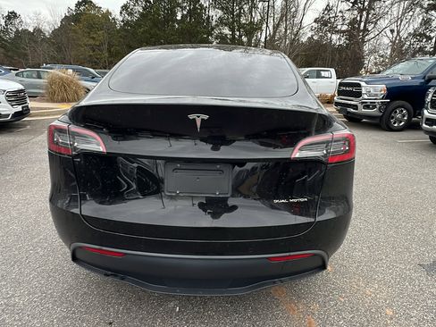 Used 2021 Tesla Model Y Long Range image 9