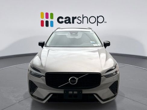 Used 2025 Volvo XC60 B5 Core w/ Climate Package image 8