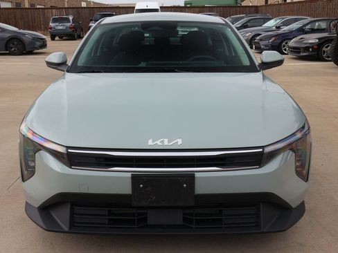Used 2025 Kia K4 FWD image 2