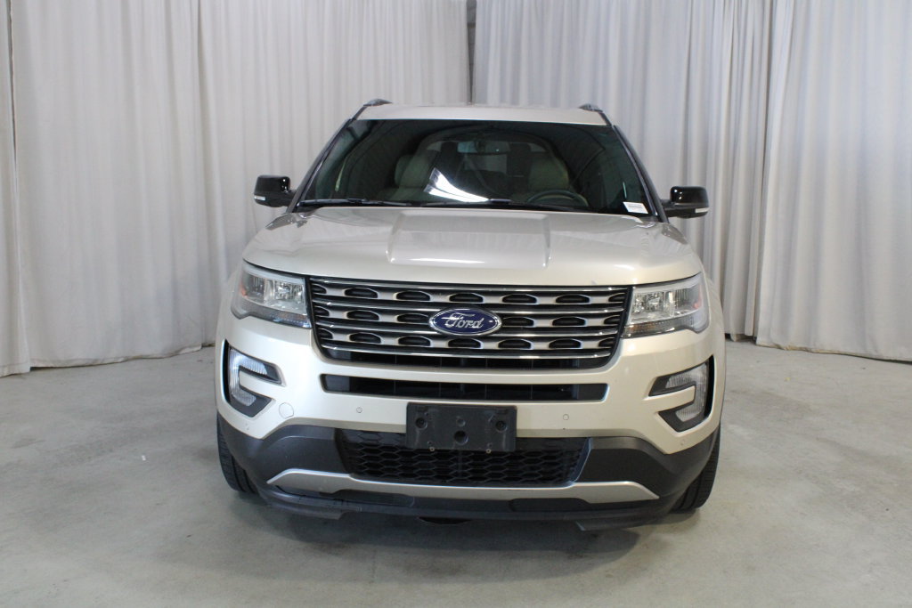 Used 2017 Ford Explorer XLT w/ Equipment Group 202A AWD/4WD image 37