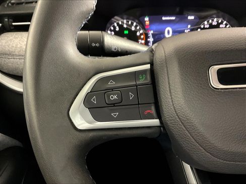 Used 2022 Jeep Compass Latitude FWD image 11