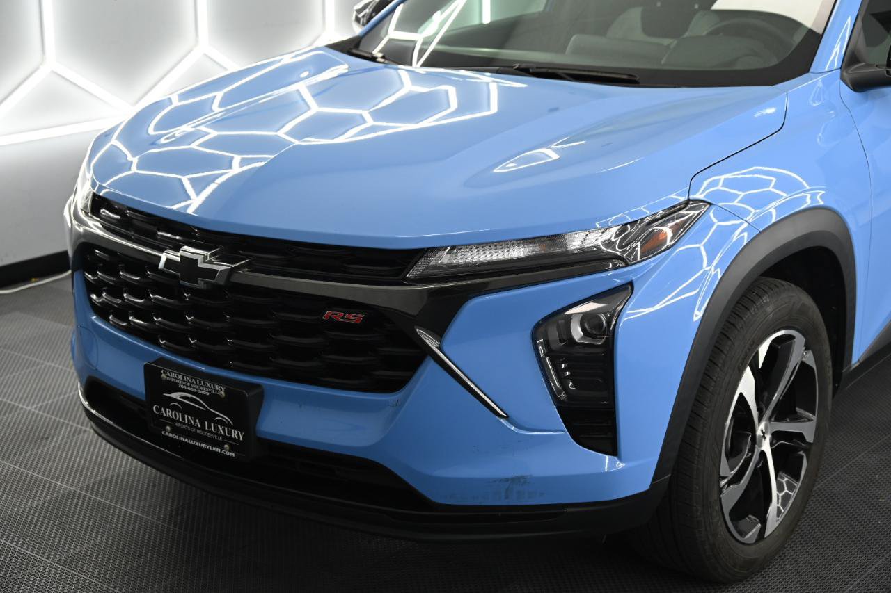 Used 2024 Chevrolet Trax RS w/ Sunroof Package FWD image 7