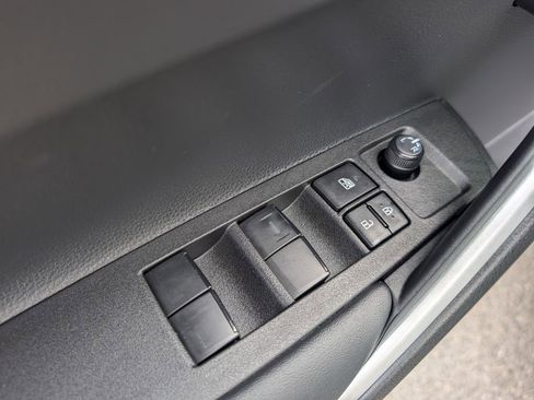 Used 2025 Toyota Corolla Cross LE w/ Moonroof Package image 16