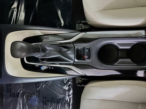 Used 2022 Toyota Corolla LE image 21