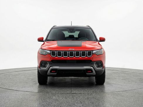 Used 2025 Jeep Compass Trailhawk AWD/4WD image 2