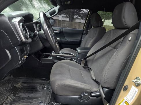 Used 2017 Toyota Tacoma TRD Off-Road image 26