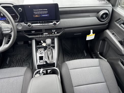 New 2026 Chevrolet Colorado W/T w/ WT Custom Package AWD/4WD image 31